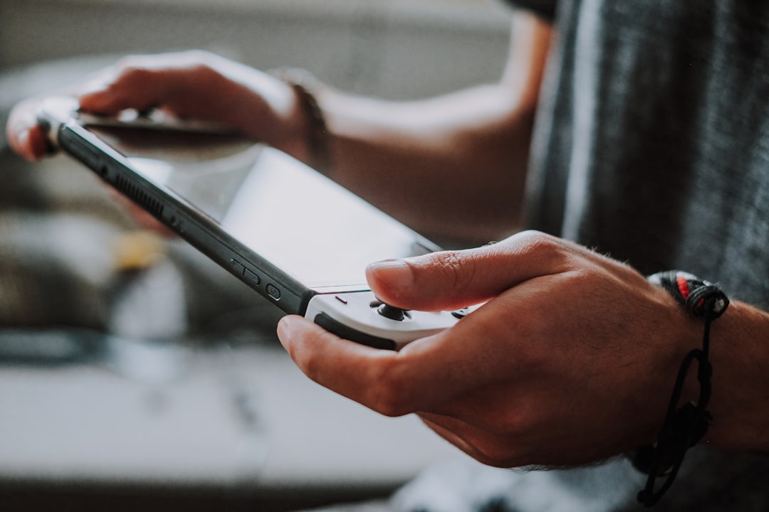 Photo clean electronic devices safely